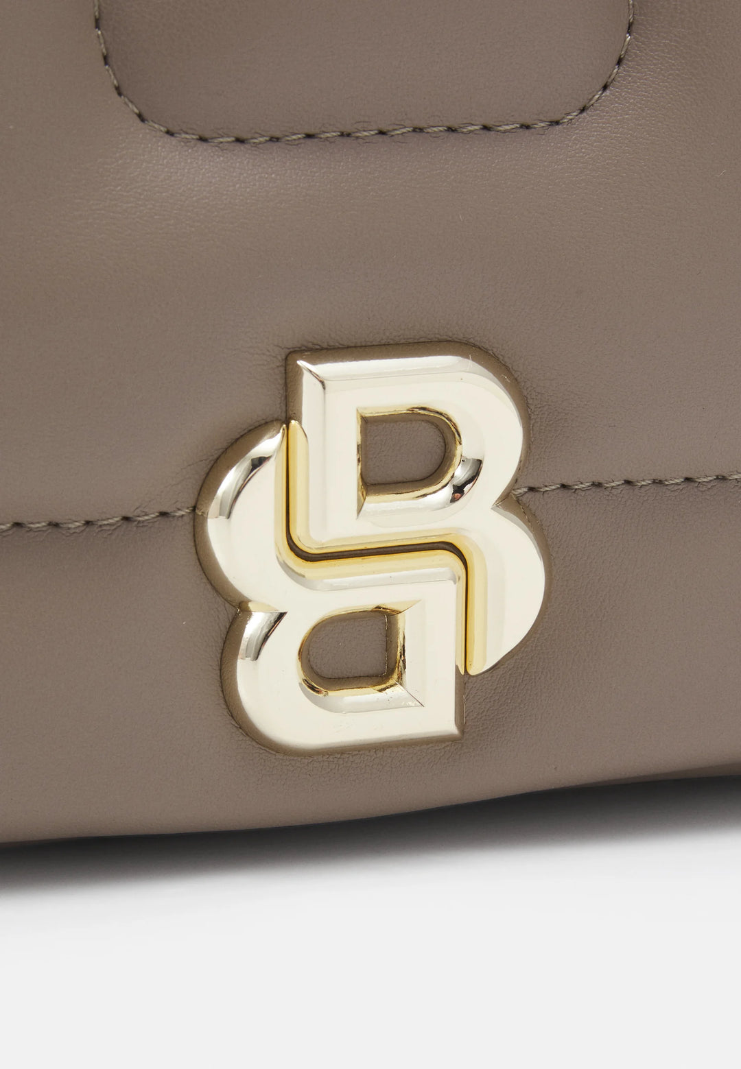 Liu Jo - Liu Jo Quilted B-Logo Crossbody Bag - ليو جو - حقيبة كروسبودي مبطنة بشعار B من ليو جو