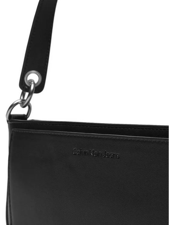 Calvin Klein - sculpted shoulder pouch in black  - كالفن كلاين - حقيبة كتف منحوتة من كالفن كلاين جينز باللون الأسود