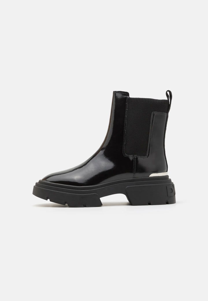 DKNY - THANA Platform Chelsea Boot | Platform Ankle Boots - Black | دي كيه إن واي - حذاء تشيلسي "ثانا" بكعب عالٍ باللون الأسود