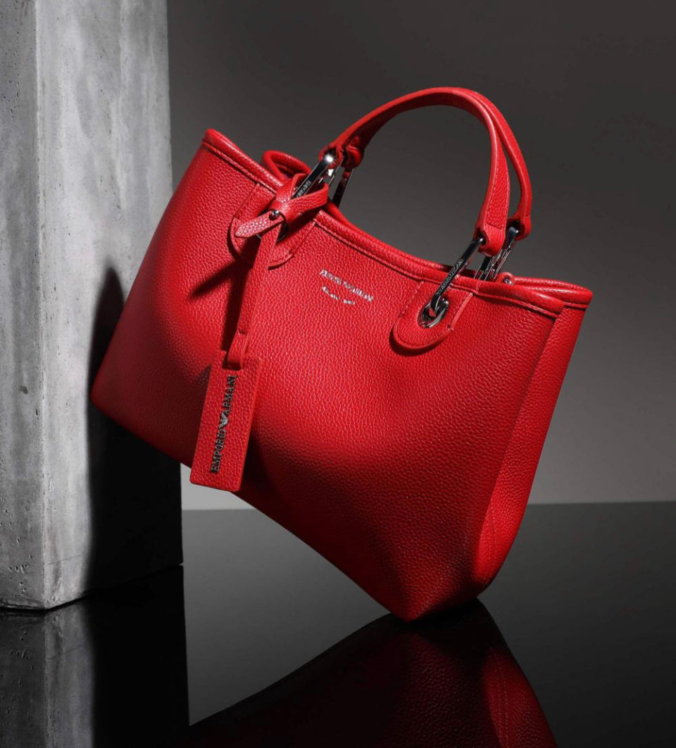 Emporio Armani: Red Textured Tote and Wristlet Set - إمبوريو أرماني: طقم حقيبة يد كبيرة (Tote) حمراء ومحفظة معصم