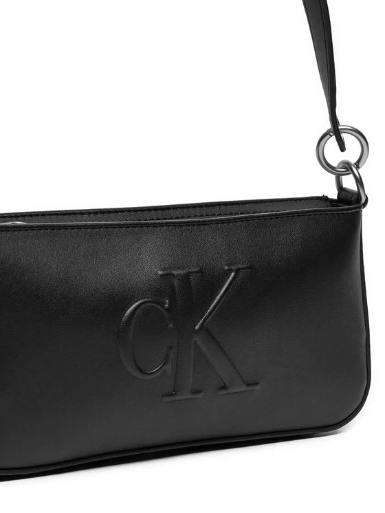 Calvin Klein - sculpted shoulder pouch in black  - كالفن كلاين - حقيبة كتف منحوتة من كالفن كلاين جينز باللون الأسود