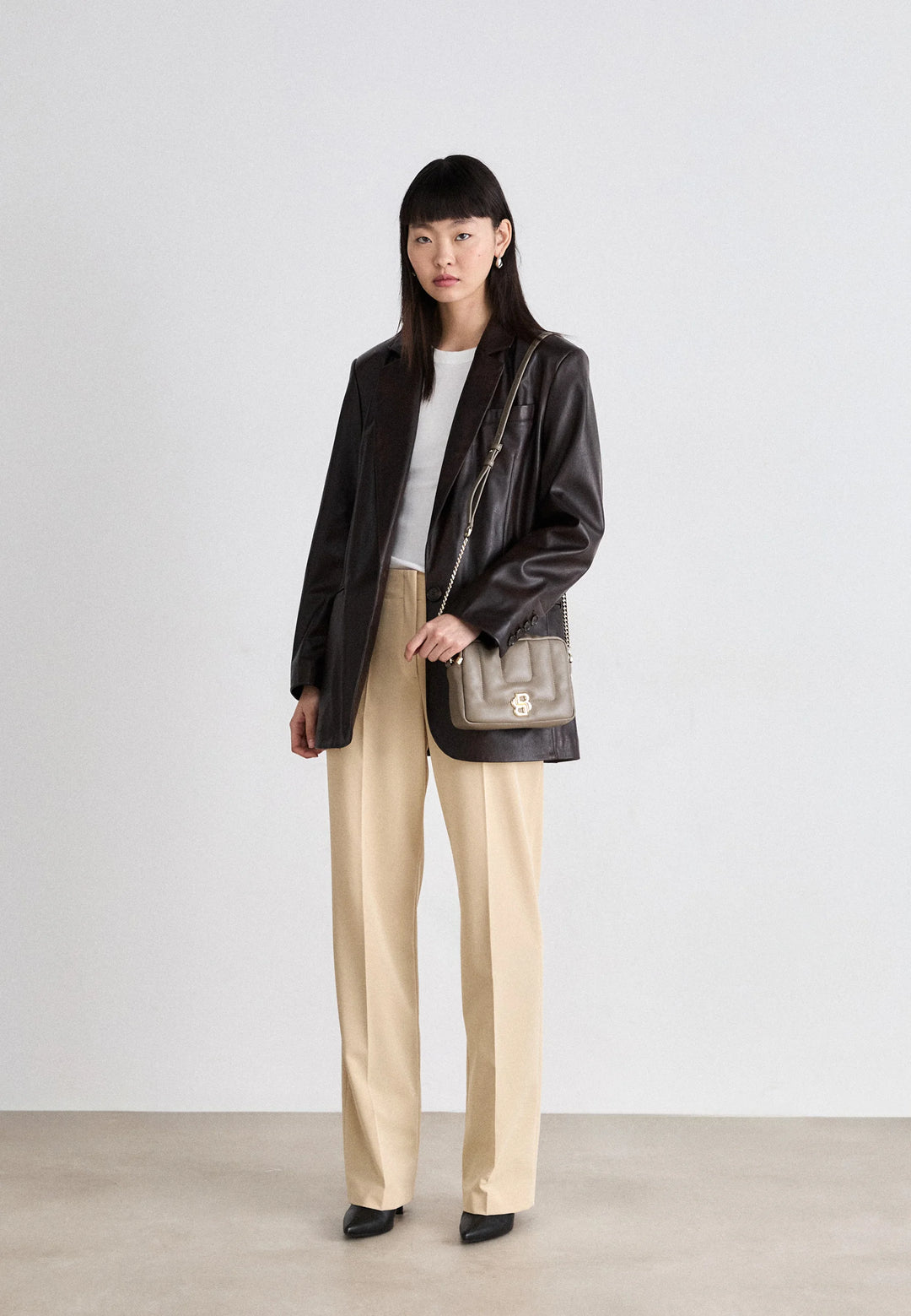 Liu Jo - Liu Jo Quilted B-Logo Crossbody Bag - ليو جو - حقيبة كروسبودي مبطنة بشعار B من ليو جو