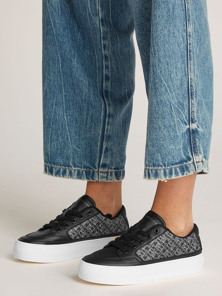 Monogram Leather Platform Sneaker | Tommy Hilfiger - تومي هيلفيغر - حذاء سنيكرز بقاعدة مرتفعة من الجلد بنقشة المونوجرام
