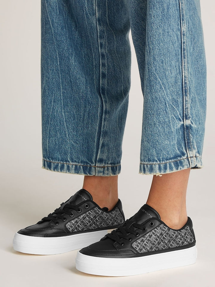 Monogram Leather Platform Sneaker | Tommy Hilfiger - تومي هيلفيغر - حذاء سنيكرز بقاعدة مرتفعة من الجلد بنقشة المونوجرام