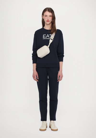 Emporio Armani CAMERA - Cross body bag - إمبوريو أرماني حقيبة كروس بودي كاميرا