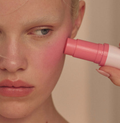 KYLIE COSMETICS Powder Blush Stick - Make Him Blush - كايلي كوزمتكس قلم أحمر خدود بودرة - ميك هم بلاش