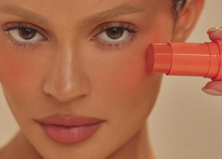 KYLIE COSMETICS Powder Blush Stick - Make Him Blush - كايلي كوزمتكس قلم أحمر خدود بودرة - ميك هم بلاش