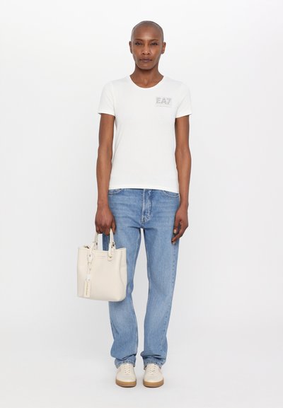 Emporio Armani VERTICAL Handbag - إمبوريو أرماني حقيبة يد عمودية