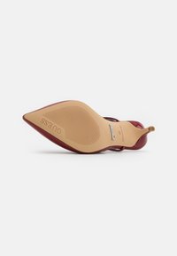 Guess JESSON - Classic heels - red - جيس جيسون - كعب كلاسيكي - أحمر