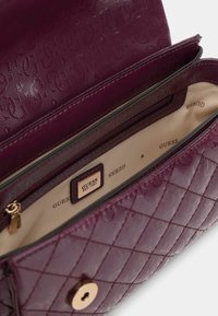 Guess MINI-HENKEL IDRA 4G-LOGO - Handbag - جيس حقيبة يد ميني-هينكل ايدرا بشعار 4G