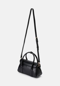 Valentino Bags WEST RE Handbag - Black - فالنتينو باجز حقيبة يد ويست آر إي - أسود