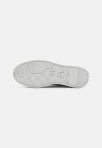 Guess NARESA - Trainers - white - جيس ناريسا - حذاء رياضي - أبيض