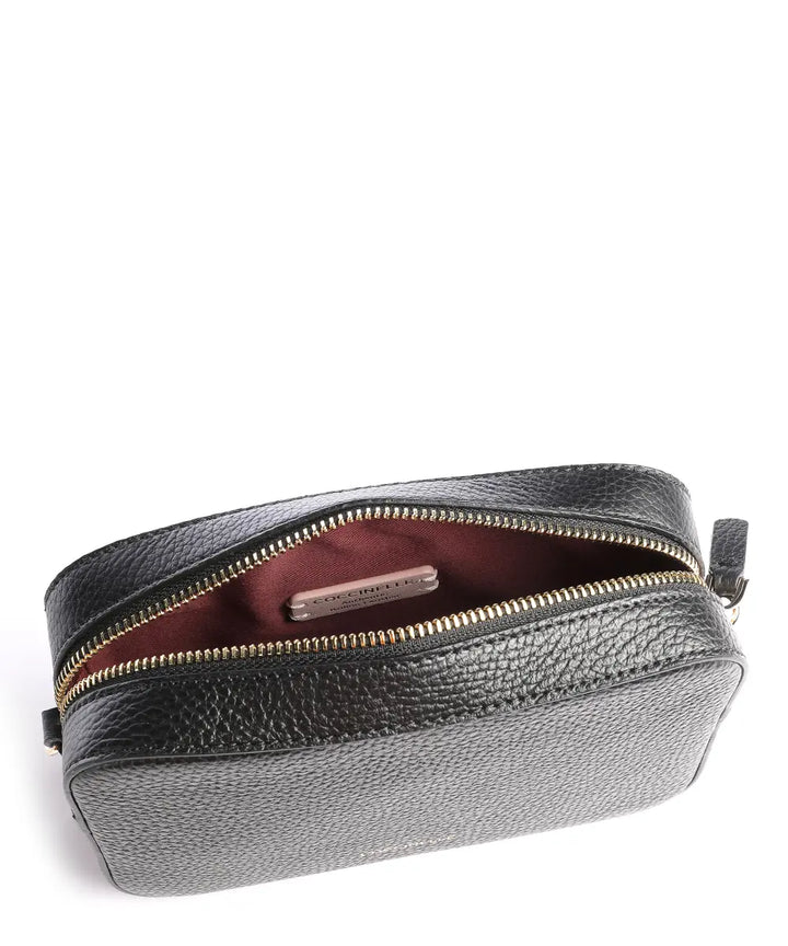 Coccinelle Tebe Crossbody Bag Grained Leather Black - كوتشينيلي - حقيبة كروس بودي Tebe من الجلد المحبب باللون الأسود