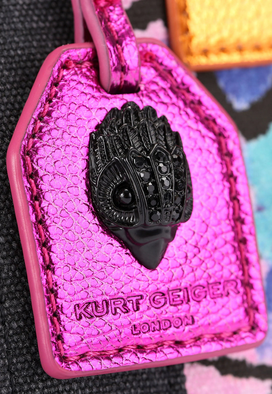 KURT GEIGER LONDON - HANDLE MINI KENSINGTON Black Sequin Top Handle Bag - كيرت غايغر لندن - حقيبة يد صغيرة HANDLE MINI KENSINGTON مزينة بالترتر الأسود