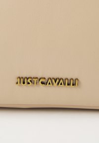 Just Cavalli RANGE PUFFY LOGO UP - Cross body bag - beige - جست كافالي حقيبة كروس بودي بشعار بارز ومنتفخ - بيج