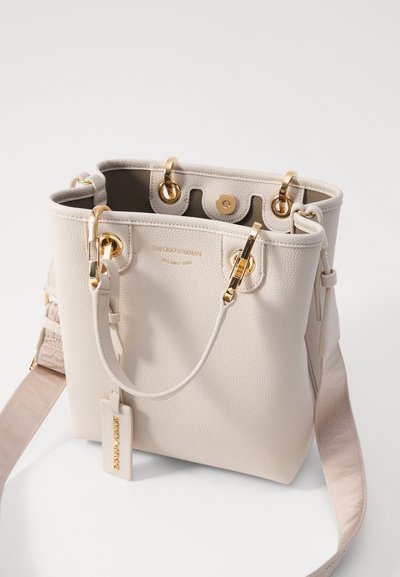 Emporio Armani VERTICAL Handbag - إمبوريو أرماني حقيبة يد عمودية
