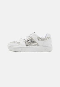 Guess NARESA - Trainers - white - جيس ناريسا - حذاء رياضي - أبيض